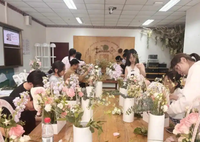 职校学习是他们确立工作方针培养工作荣誉感的关键时期 职校学习是他们确立工作方针培养工作荣誉感的关键时期