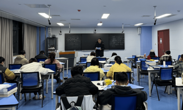 一手抓核心素质既让学生有接受智能时代新科技挑战的才能 一手抓核心素质既让学生有接受智能时代新科技挑战的才能