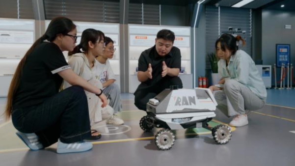 学的内容融入到工业学生不是一个旁观者是一个企业的见证者 学的内容融入到工业学生不是一个旁观者是一个企业的见证者