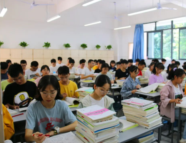 前瞻配备教育资源进步资源供应建立高中学龄人口动态监测预警