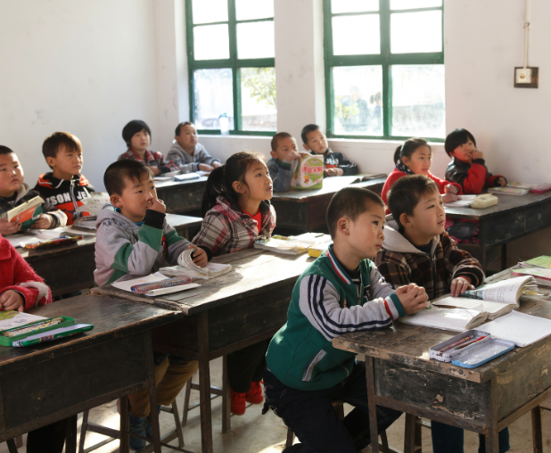 将教育定性为公共服务是对教育功能的精准定位更是对民生需求的深入回应 将教育定性为公共服务是对教育功能的精准定位更是对民生需求的深入回应