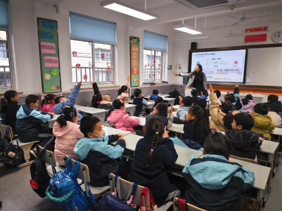 情景判断游戏引导学生对日常物品进行需要与想要的分类讨论 情景判断游戏引导学生对日常物品进行需要与想要的分类讨论