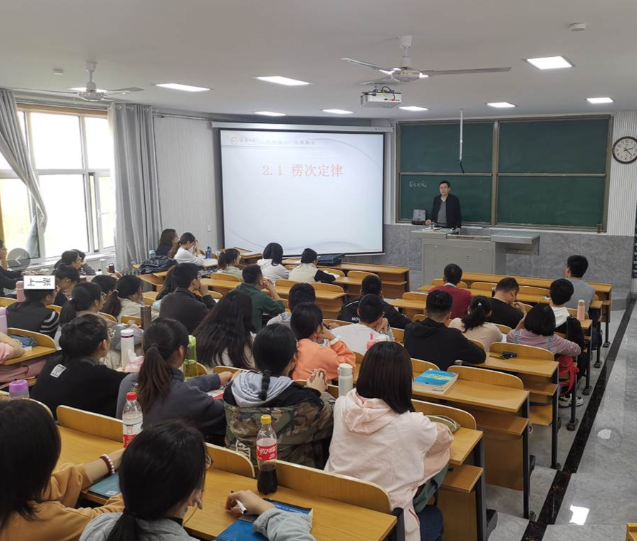 系统缺乏对个性化发展的重视虽新增数字化跨学科相关课程